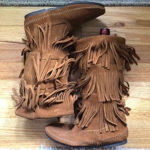 Moccasin boots